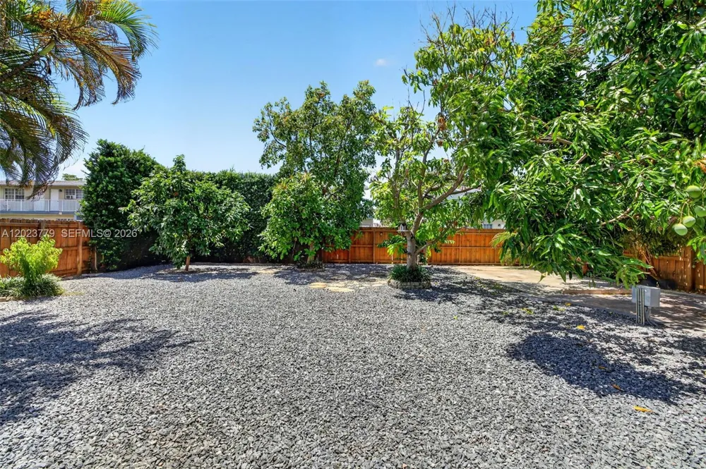 709 NW 9th Ct Hallandale Beach, FL 33009