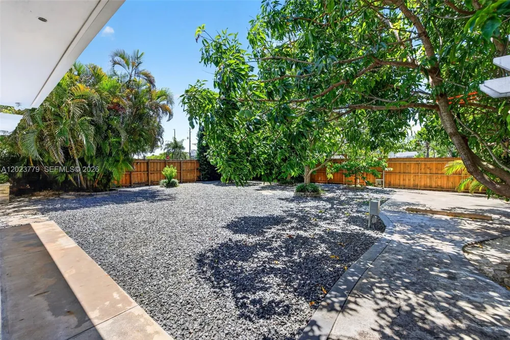 709 NW 9th Ct Hallandale Beach, FL 33009