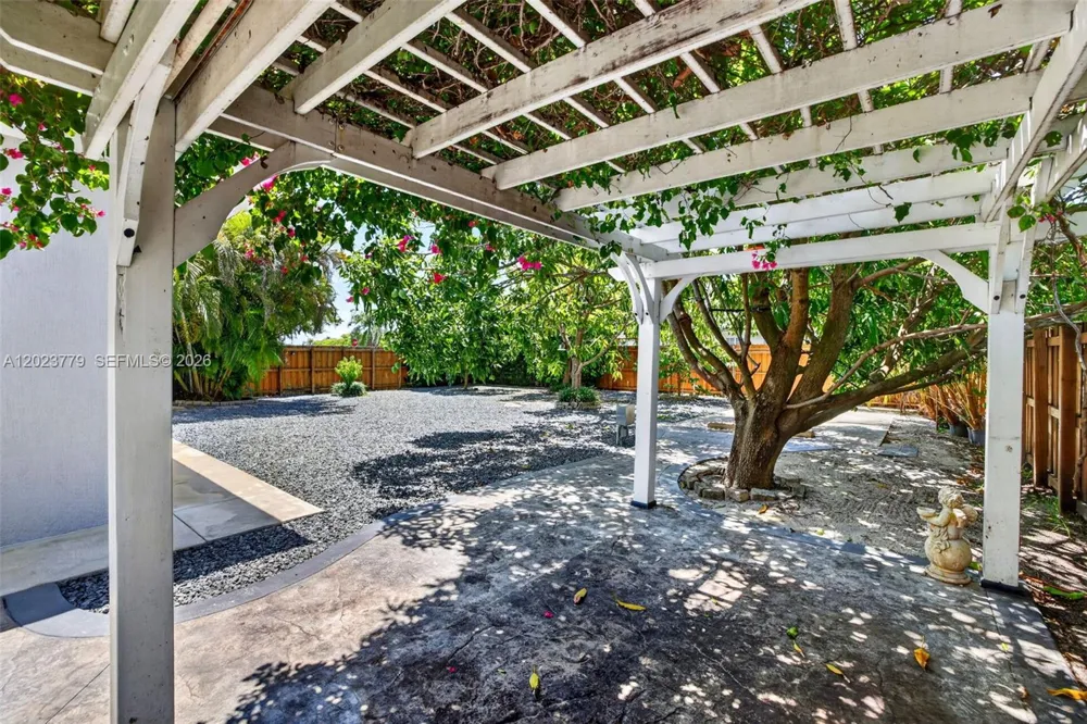 709 NW 9th Ct Hallandale Beach, FL 33009