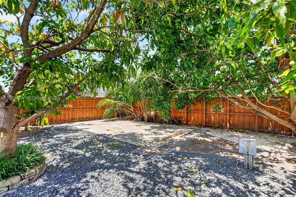 709 NW 9th Ct Hallandale Beach, FL 33009