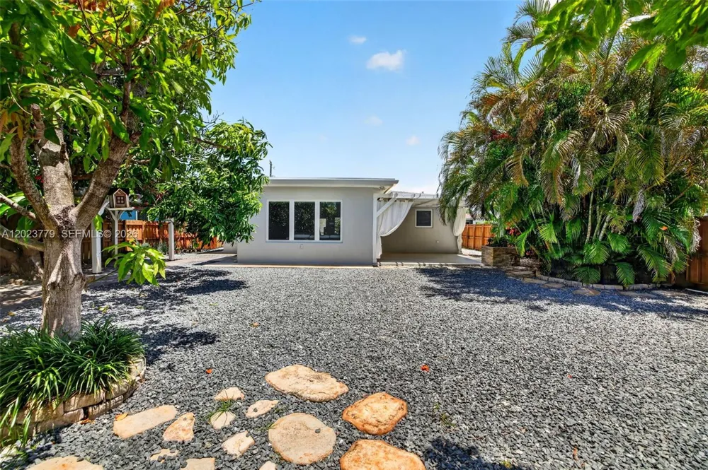 709 NW 9th Ct Hallandale Beach, FL 33009