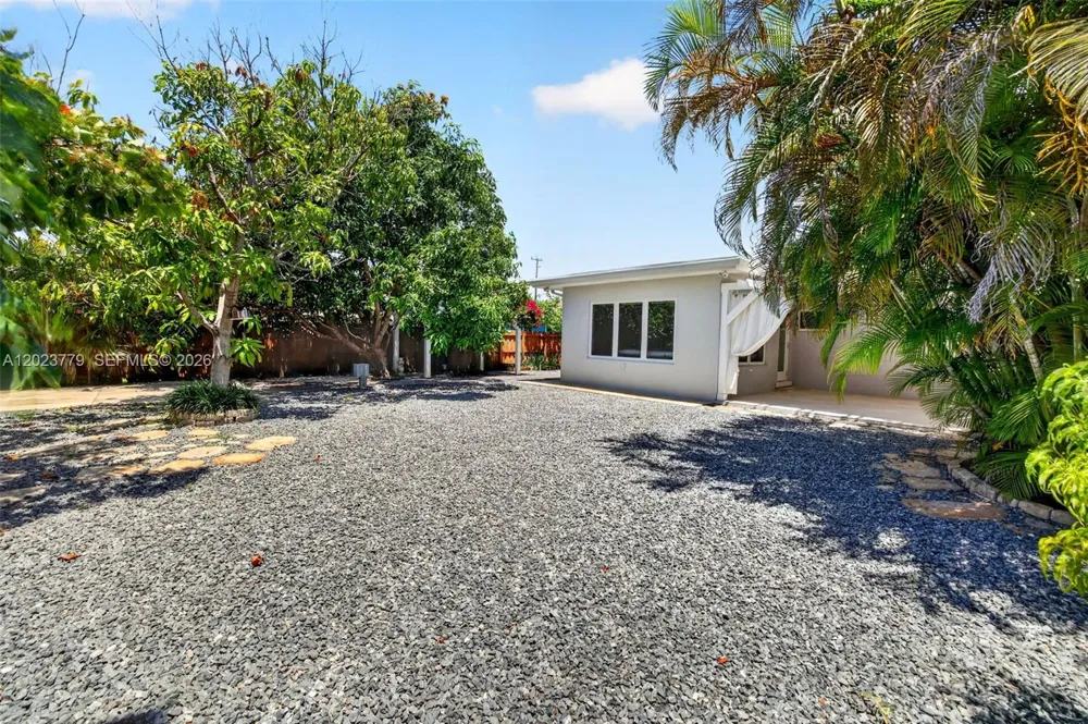 709 NW 9th Ct Hallandale Beach, FL 33009