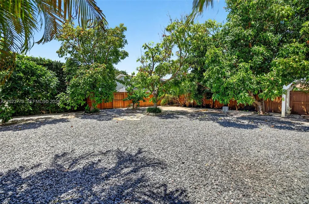 709 NW 9th Ct Hallandale Beach, FL 33009