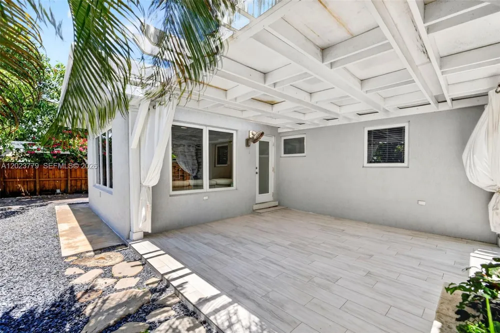 709 NW 9th Ct Hallandale Beach, FL 33009