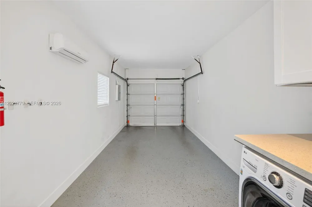 709 NW 9th Ct Hallandale Beach, FL 33009