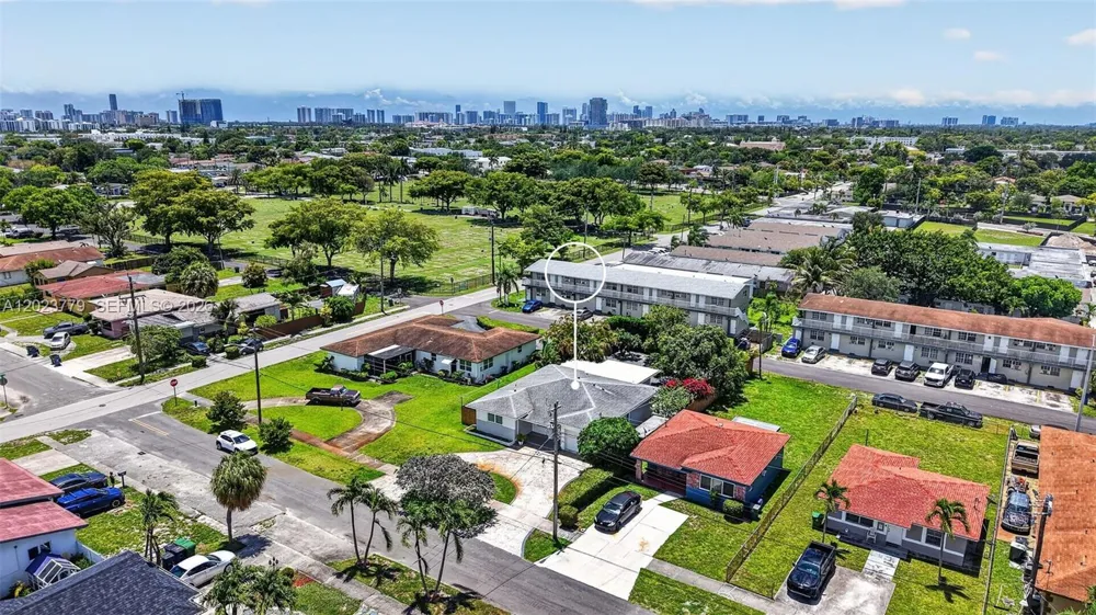 709 NW 9th Ct Hallandale Beach, FL 33009