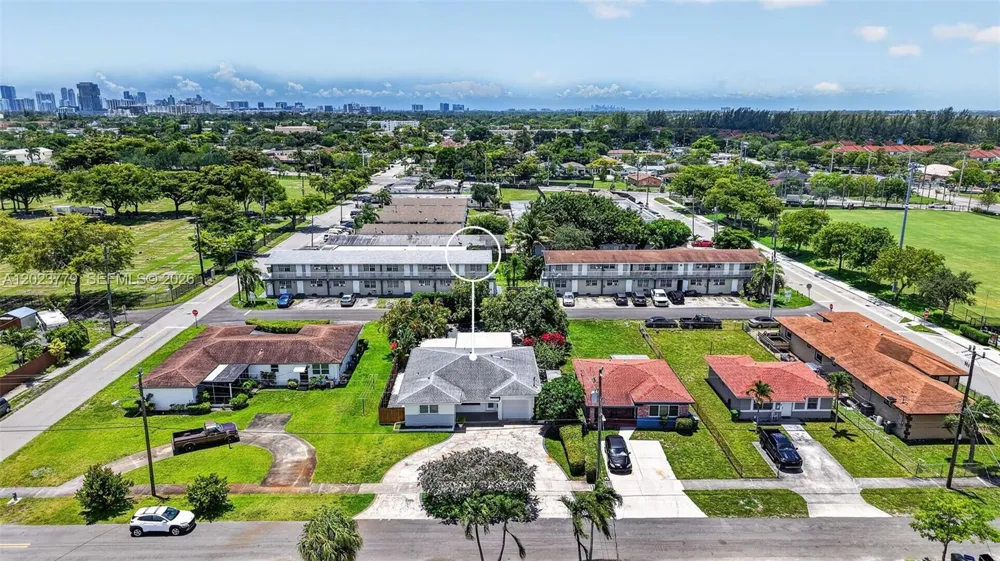 709 NW 9th Ct Hallandale Beach, FL 33009