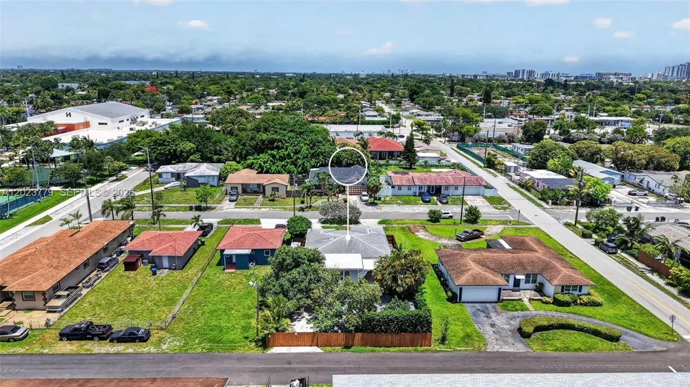 709 NW 9th Ct Hallandale Beach, FL 33009