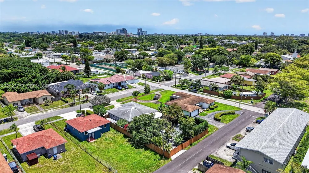 709 NW 9th Ct Hallandale Beach, FL 33009
