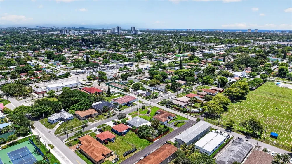 709 NW 9th Ct Hallandale Beach, FL 33009