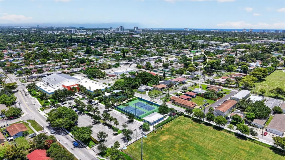 709 NW 9th Ct Hallandale Beach, FL 33009