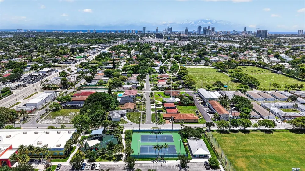 709 NW 9th Ct Hallandale Beach, FL 33009