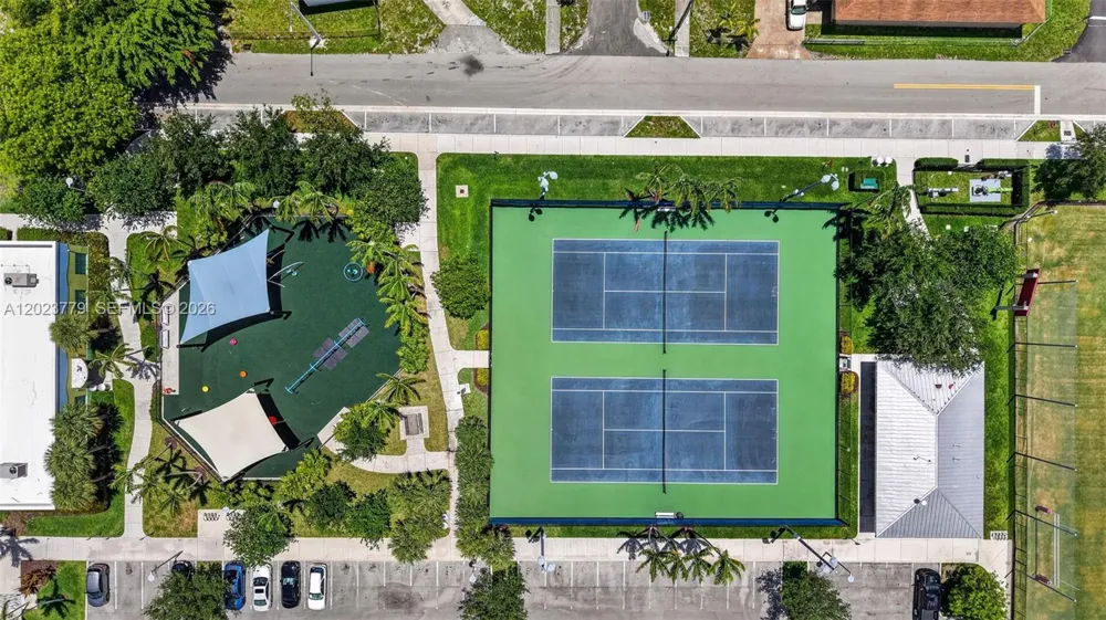 709 NW 9th Ct Hallandale Beach, FL 33009