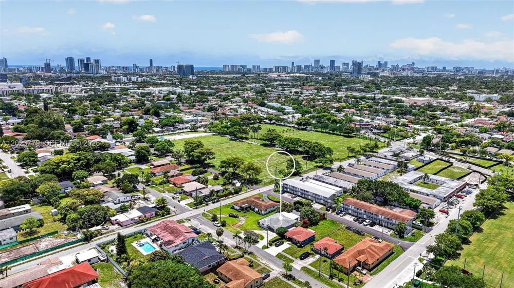 709 NW 9th Ct Hallandale Beach, FL 33009