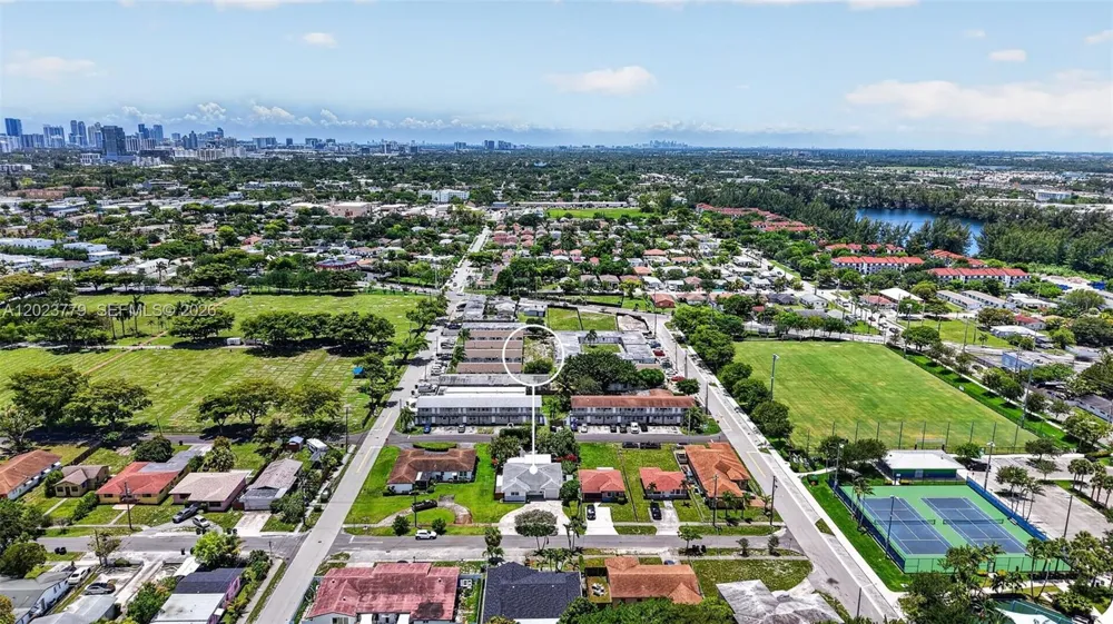 709 NW 9th Ct Hallandale Beach, FL 33009