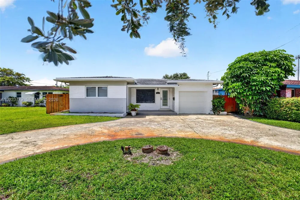 709 NW 9th Ct Hallandale Beach, FL 33009