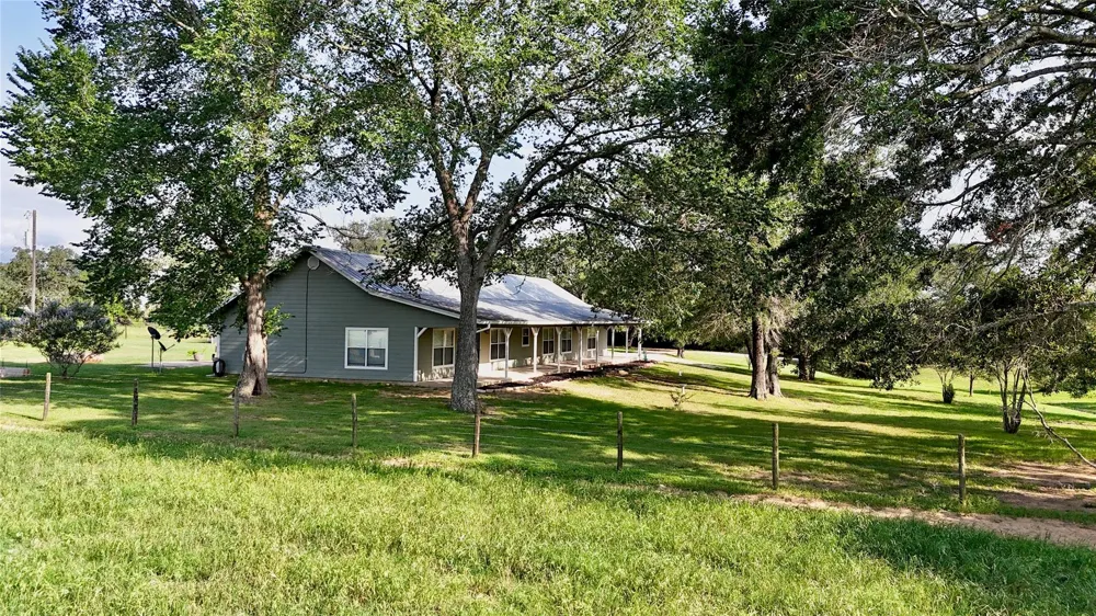 3545 E I 10 Frontage Road Schulenburg, TX 78956