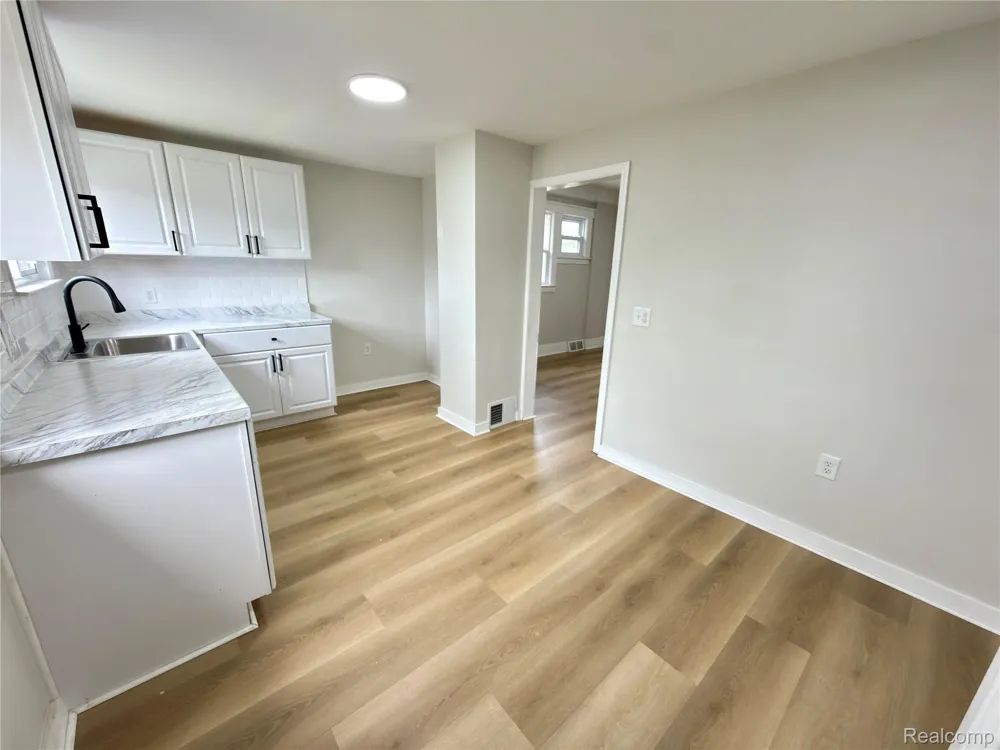 114 Pine Street River Rouge City, MI 48218