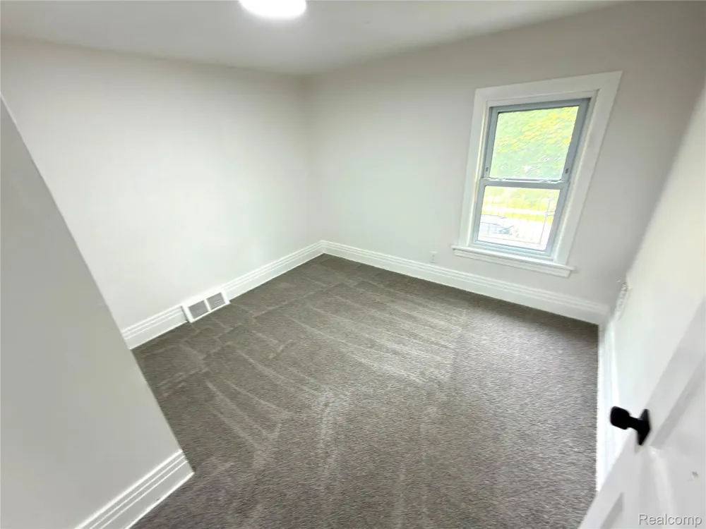 114 Pine Street River Rouge City, MI 48218