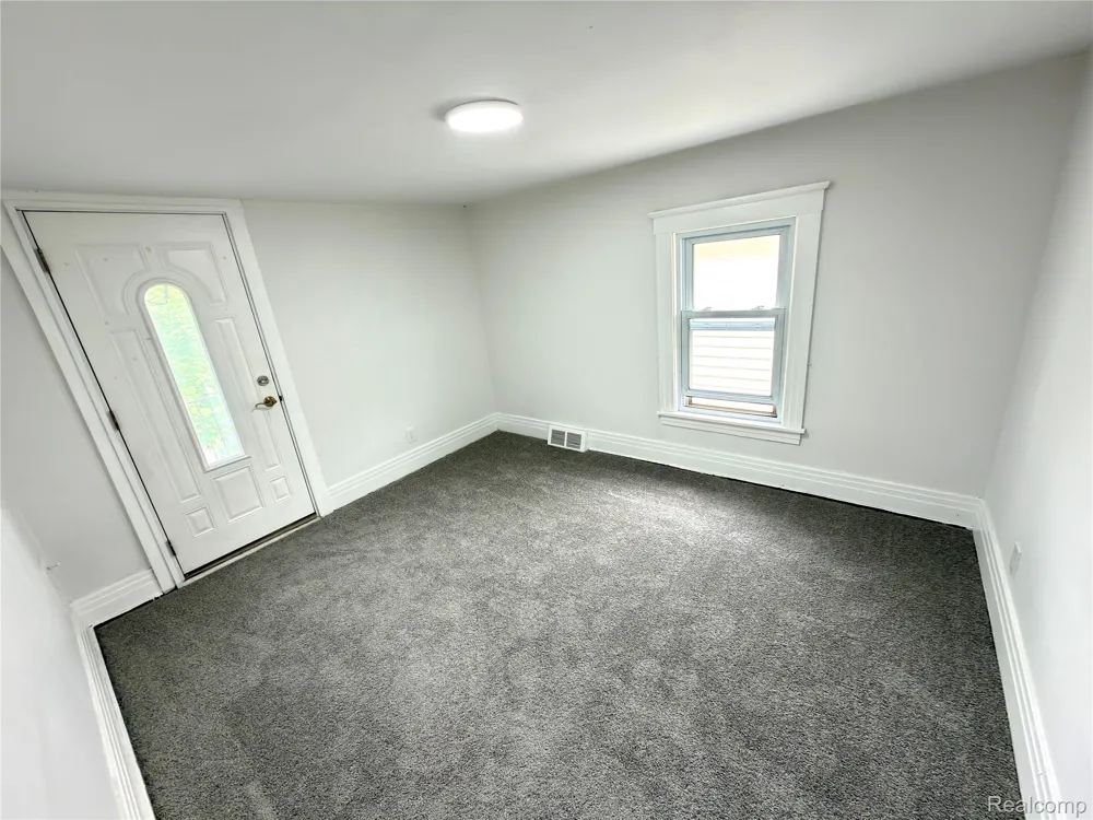 114 Pine Street River Rouge City, MI 48218