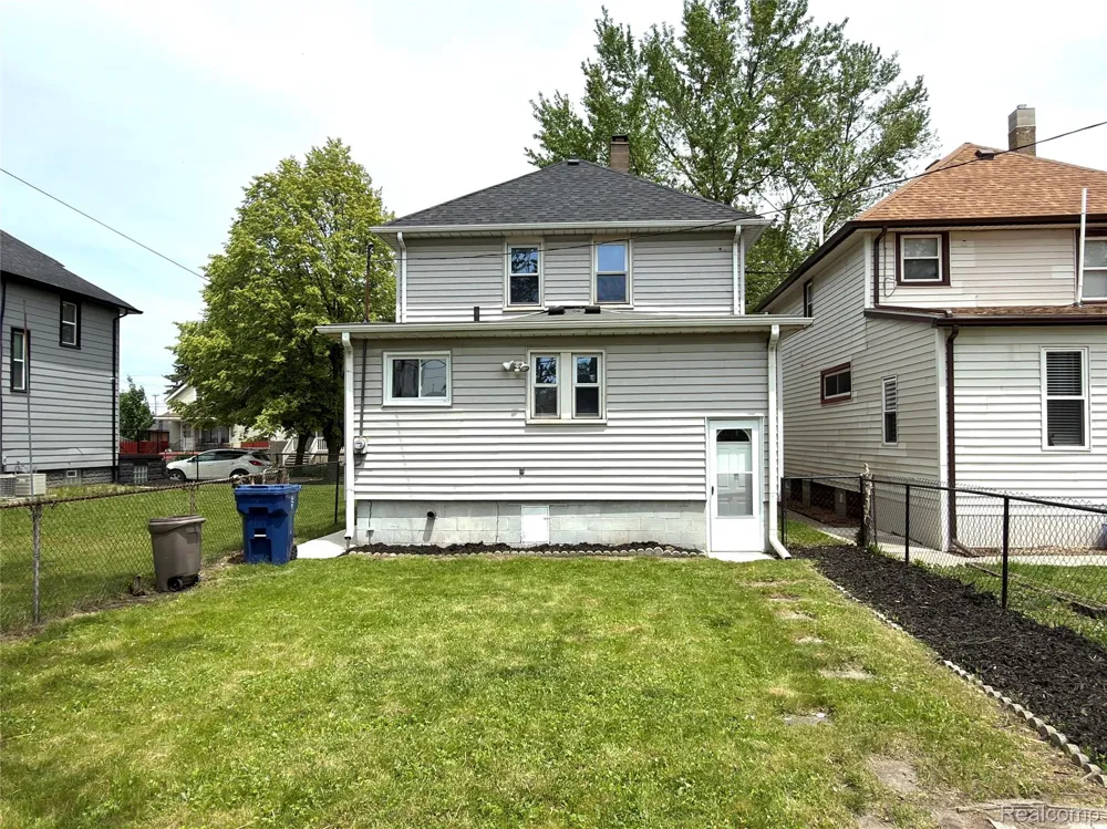 114 Pine Street River Rouge City, MI 48218