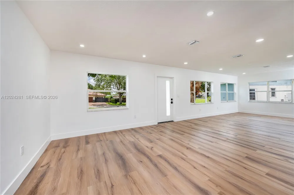 264 Navajo St Miami Springs, FL 33166