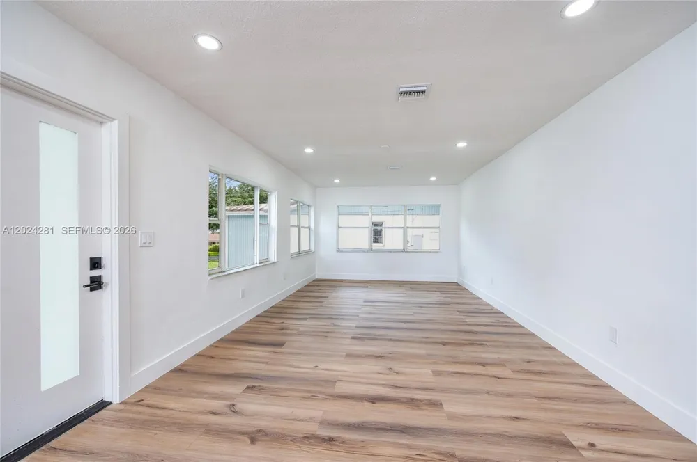 264 Navajo St Miami Springs, FL 33166