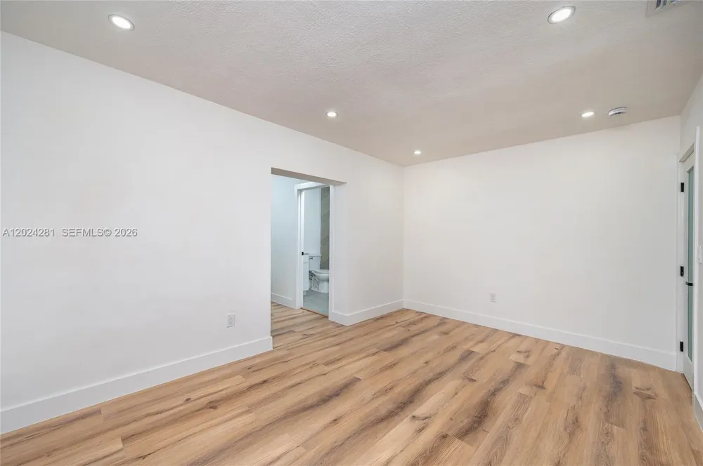264 Navajo St Miami Springs, FL 33166