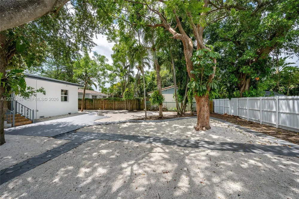 264 Navajo St Miami Springs, FL 33166