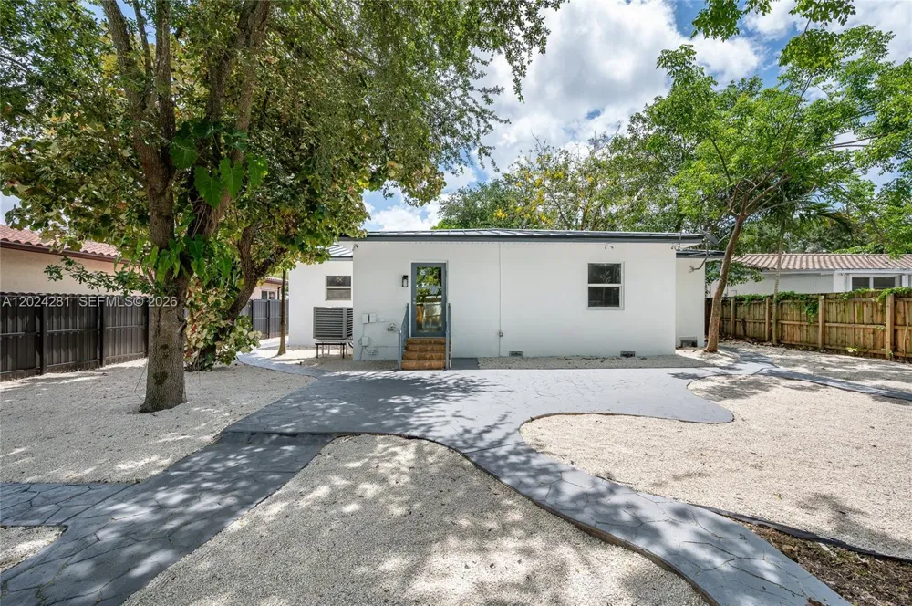 264 Navajo St Miami Springs, FL 33166
