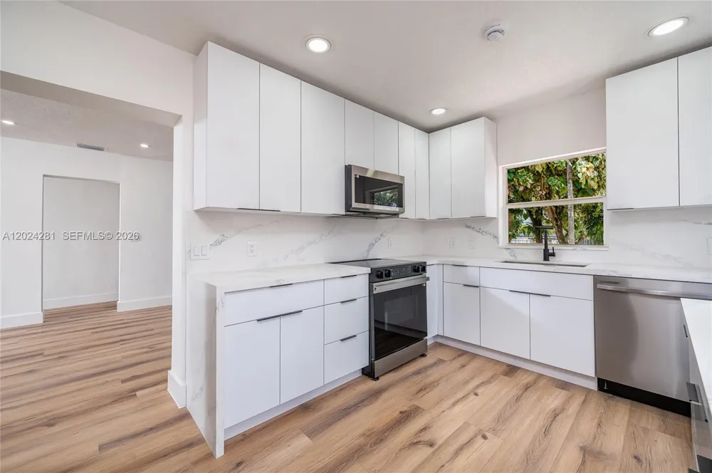 264 Navajo St Miami Springs, FL 33166