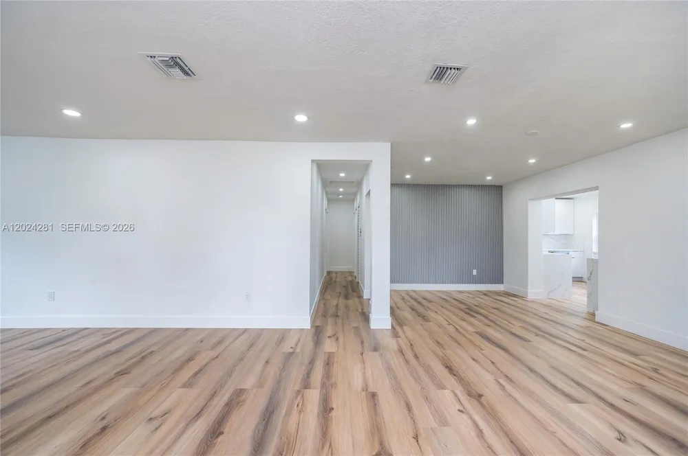 264 Navajo St Miami Springs, FL 33166