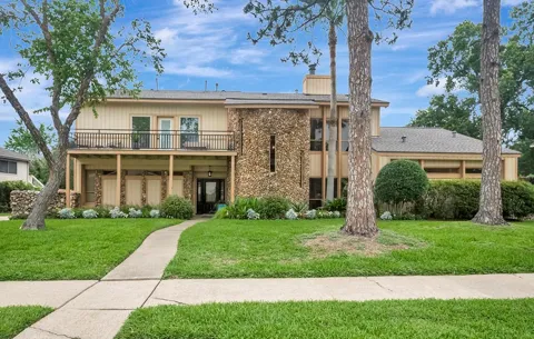 307 Crestwood Drive