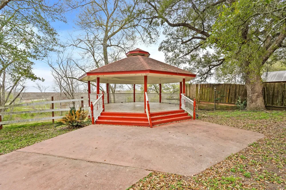 800 E Highway 90 Dayton, TX 77535