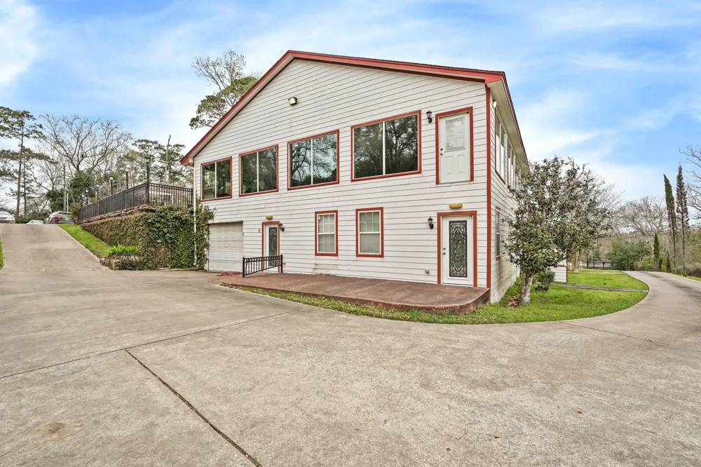 800 E Highway 90 Dayton, TX 77535