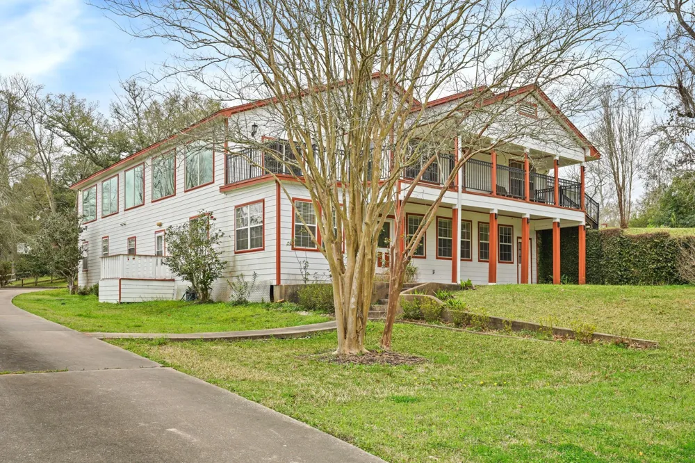 800 E Highway 90 Dayton, TX 77535