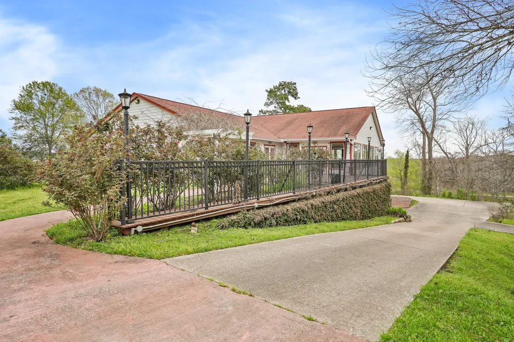 800 E Highway 90 Dayton, TX 77535