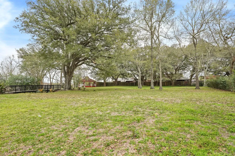 800 E Highway 90 Dayton, TX 77535