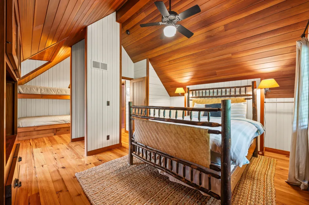 14657 Lakeshore Road Chikaming Township, MI 49116