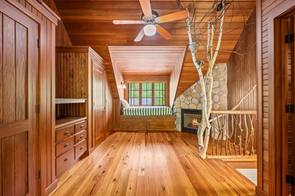 14657 Lakeshore Road Chikaming Township, MI 49116
