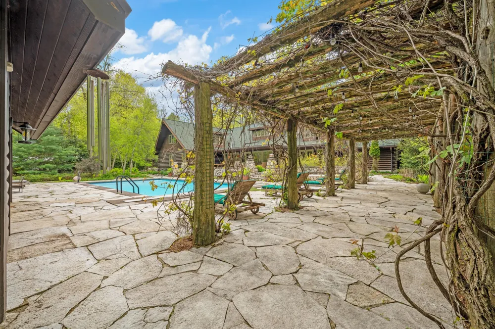 14657 Lakeshore Road Chikaming Township, MI 49116