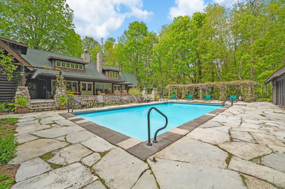 14657 Lakeshore Road Chikaming Township, MI 49116