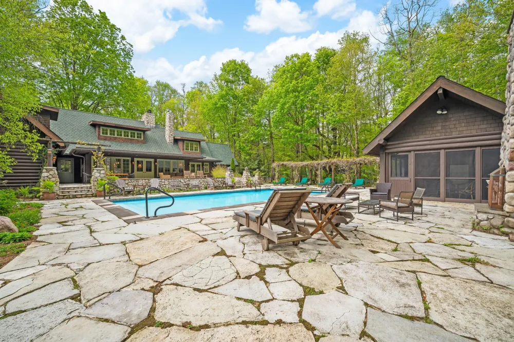 14657 Lakeshore Road Chikaming Township, MI 49116