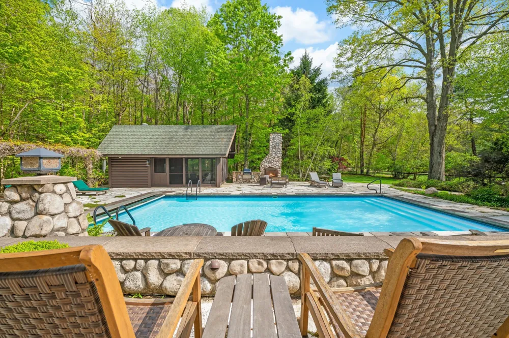 14657 Lakeshore Road Chikaming Township, MI 49116