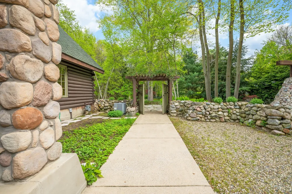 14657 Lakeshore Road Chikaming Township, MI 49116