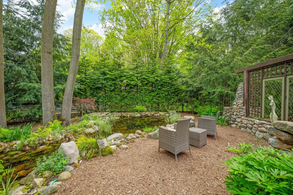 14657 Lakeshore Road Chikaming Township, MI 49116
