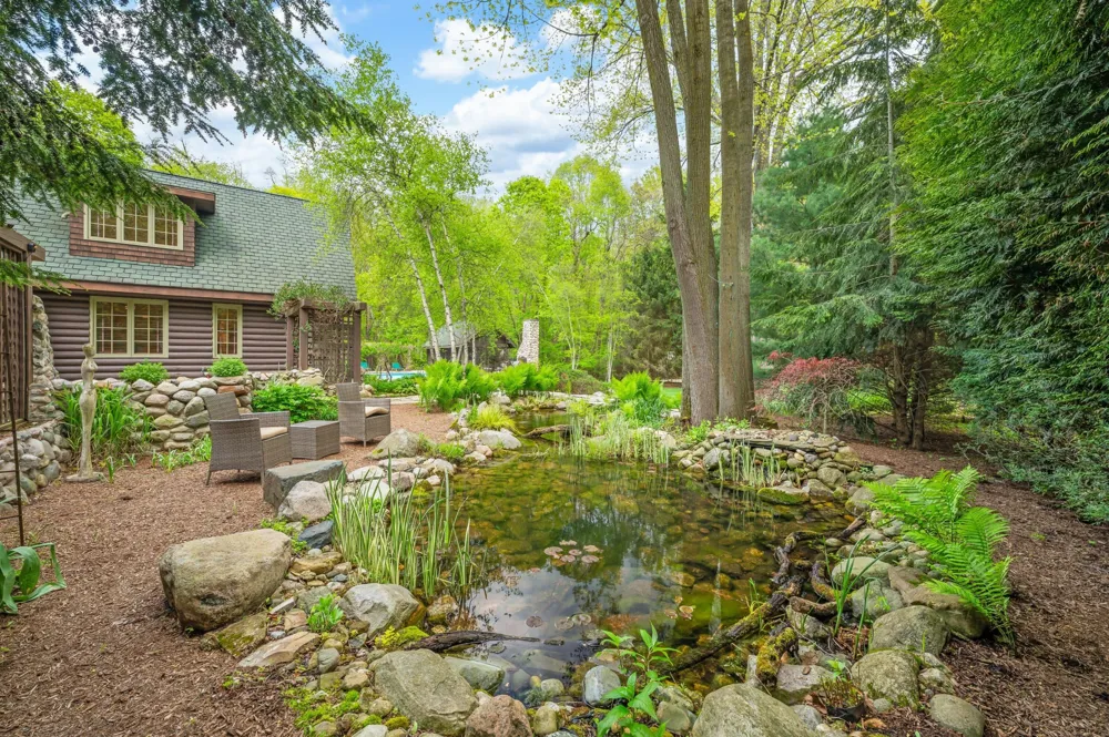 14657 Lakeshore Road Chikaming Township, MI 49116