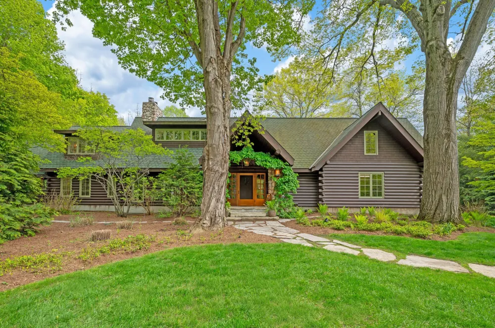 14657 Lakeshore Road Chikaming Township, MI 49116
