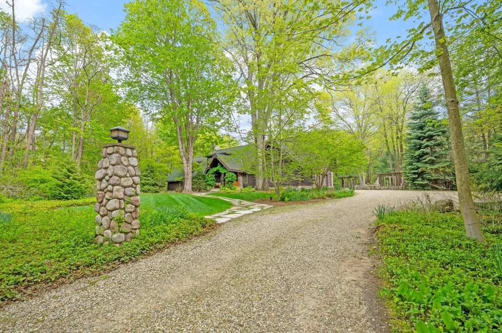 14657 Lakeshore Road Chikaming Township, MI 49116