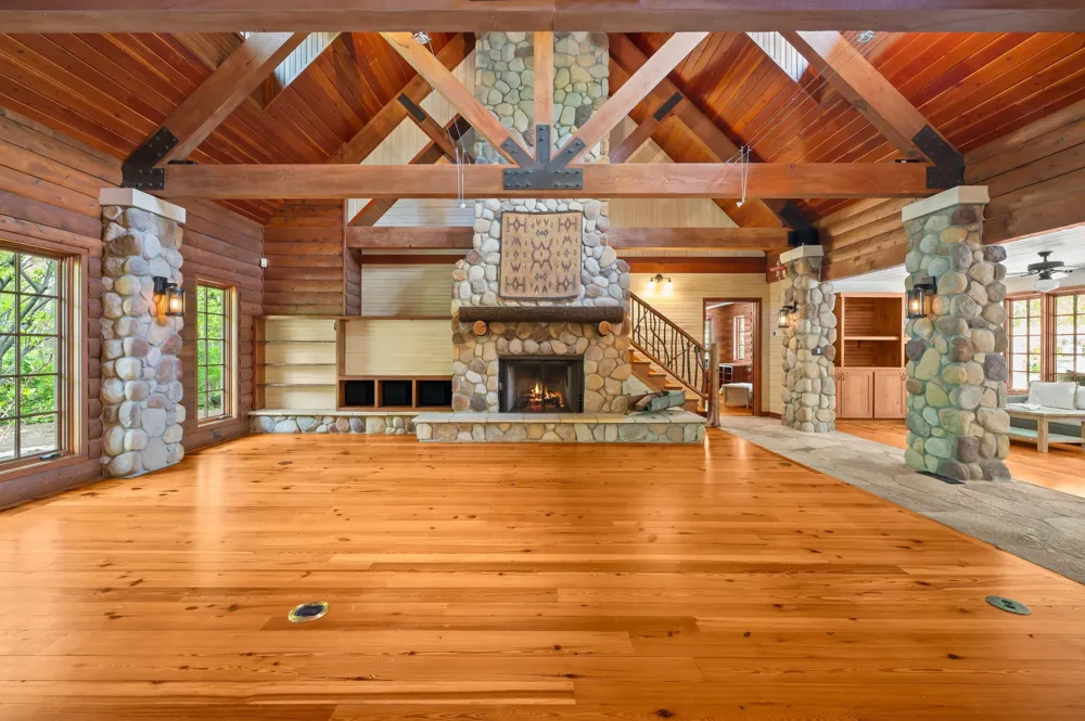 14657 Lakeshore Road Chikaming Township, MI 49116